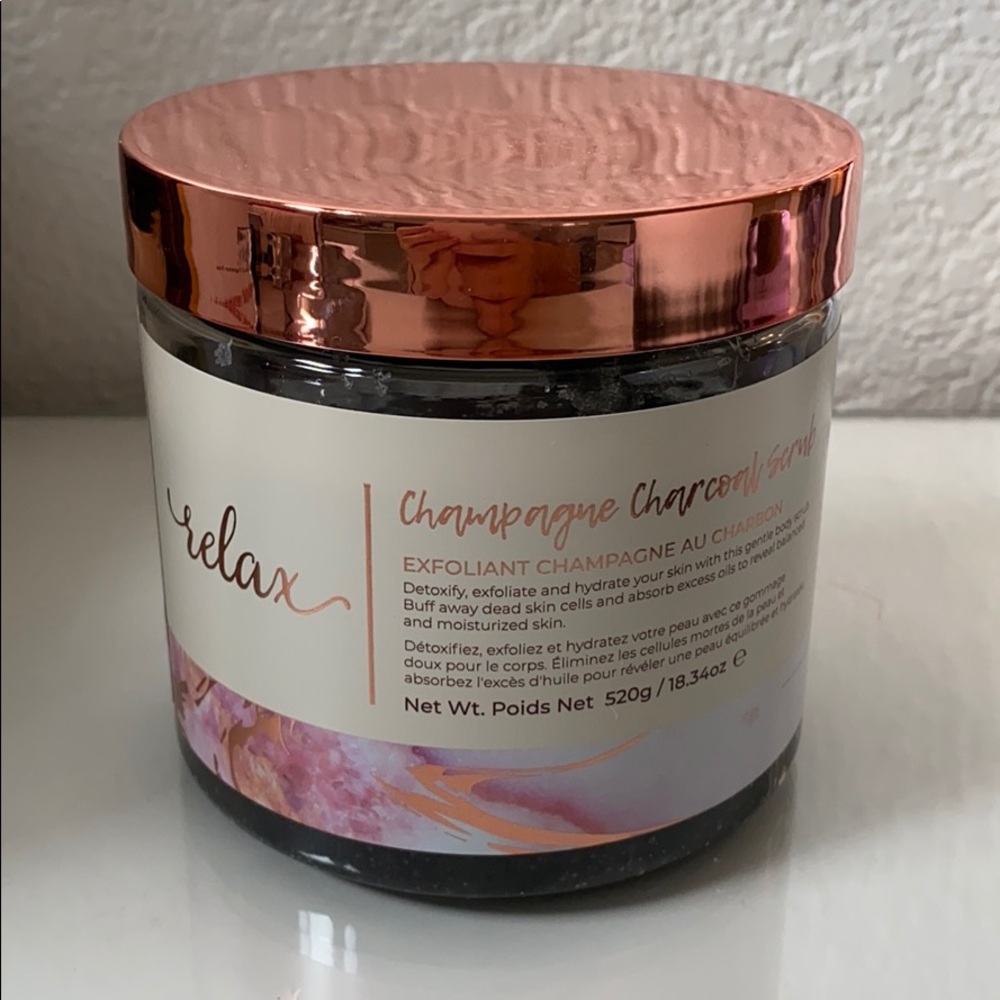 Manna Kadar Champagne Charcoal Scrub